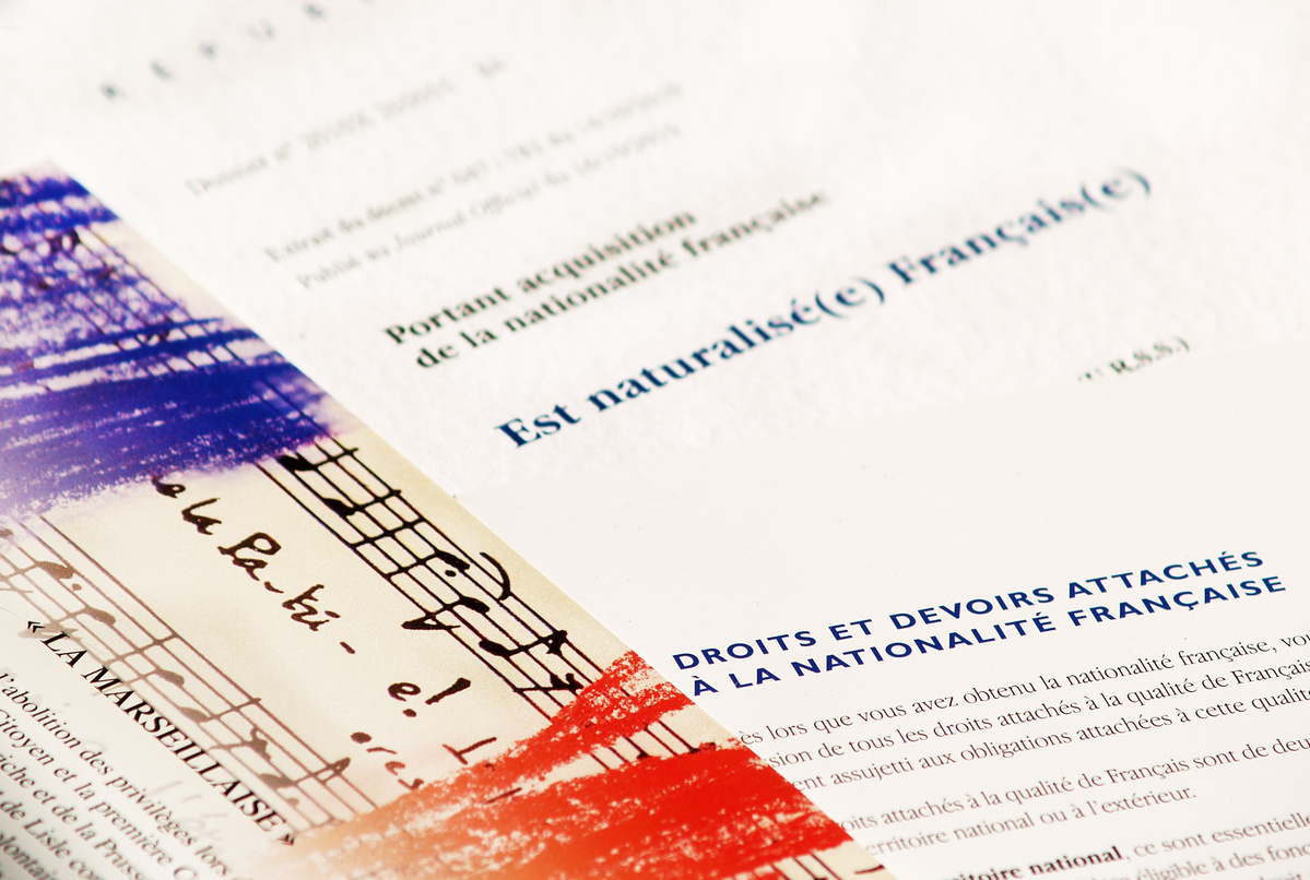 naturalisation francaise contrat